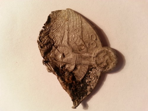 Anstecknadel Tag der Arbeit Dresden 1935.jpg