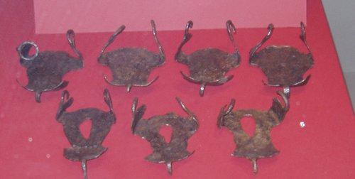 Antikehufschuhe.jpg (159.35 KiB) 1515-mal betrachtet Antikehufschuhe.jpg